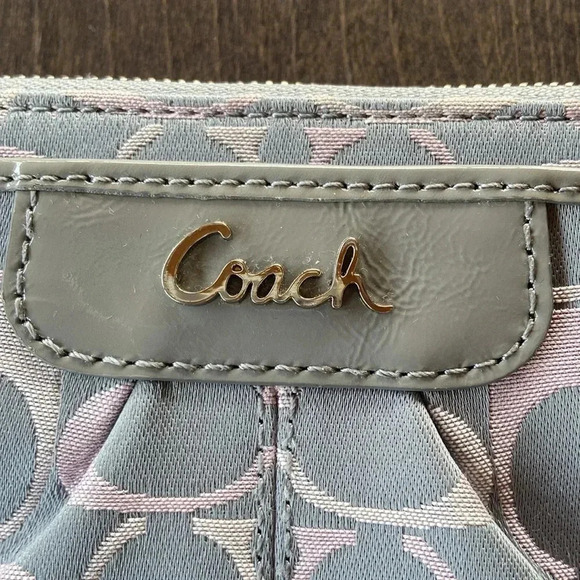 Coach  | Wristlet - Picture 3 of 8